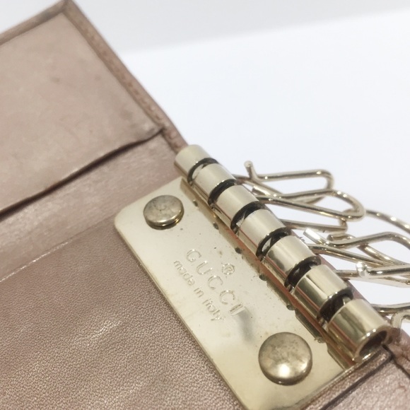 Gucci metallic dusty pink monogram embossed heart key case - Picture 8 of 12